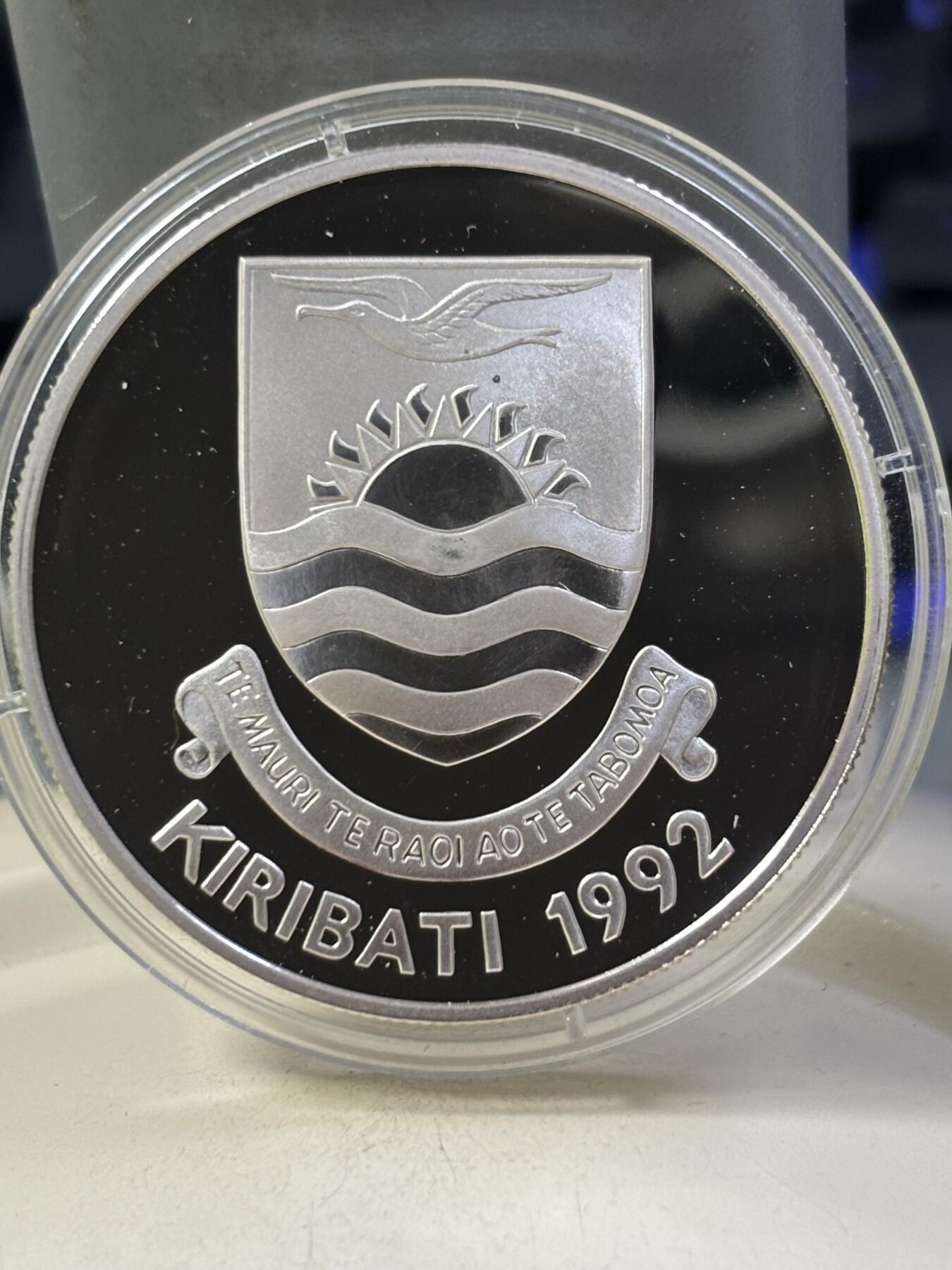 第184期拍卖 基里巴斯1992年保护濒危野生动物精制1盎司念大银币，925银银价399，