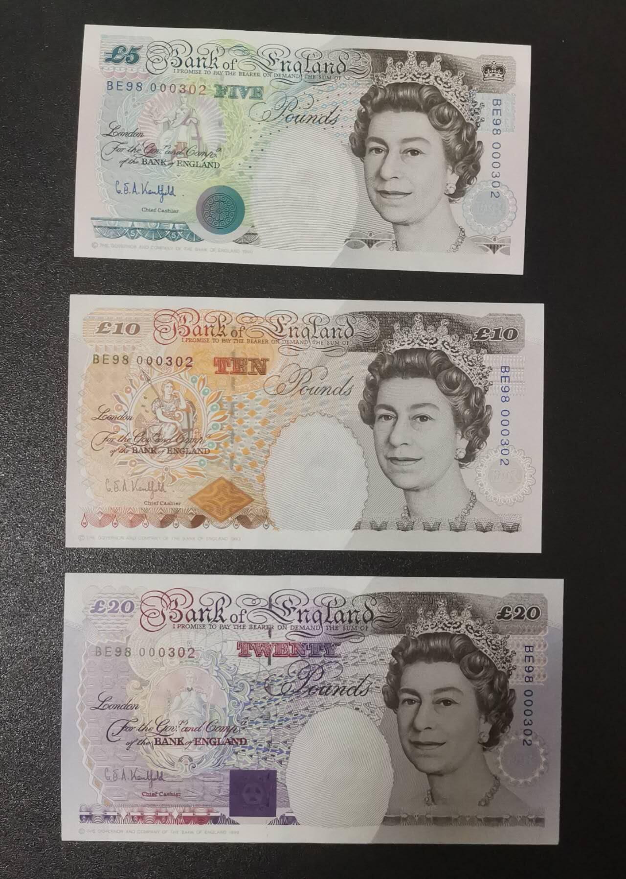 《艾美收藏》第223期-12.7周日外币畅拍 (3张纪念冠全同)英国E序列初版少见BE98纪念冠全同百位302号UNC 部分面值极轻微荧光 Kentfield签名 带认证证书