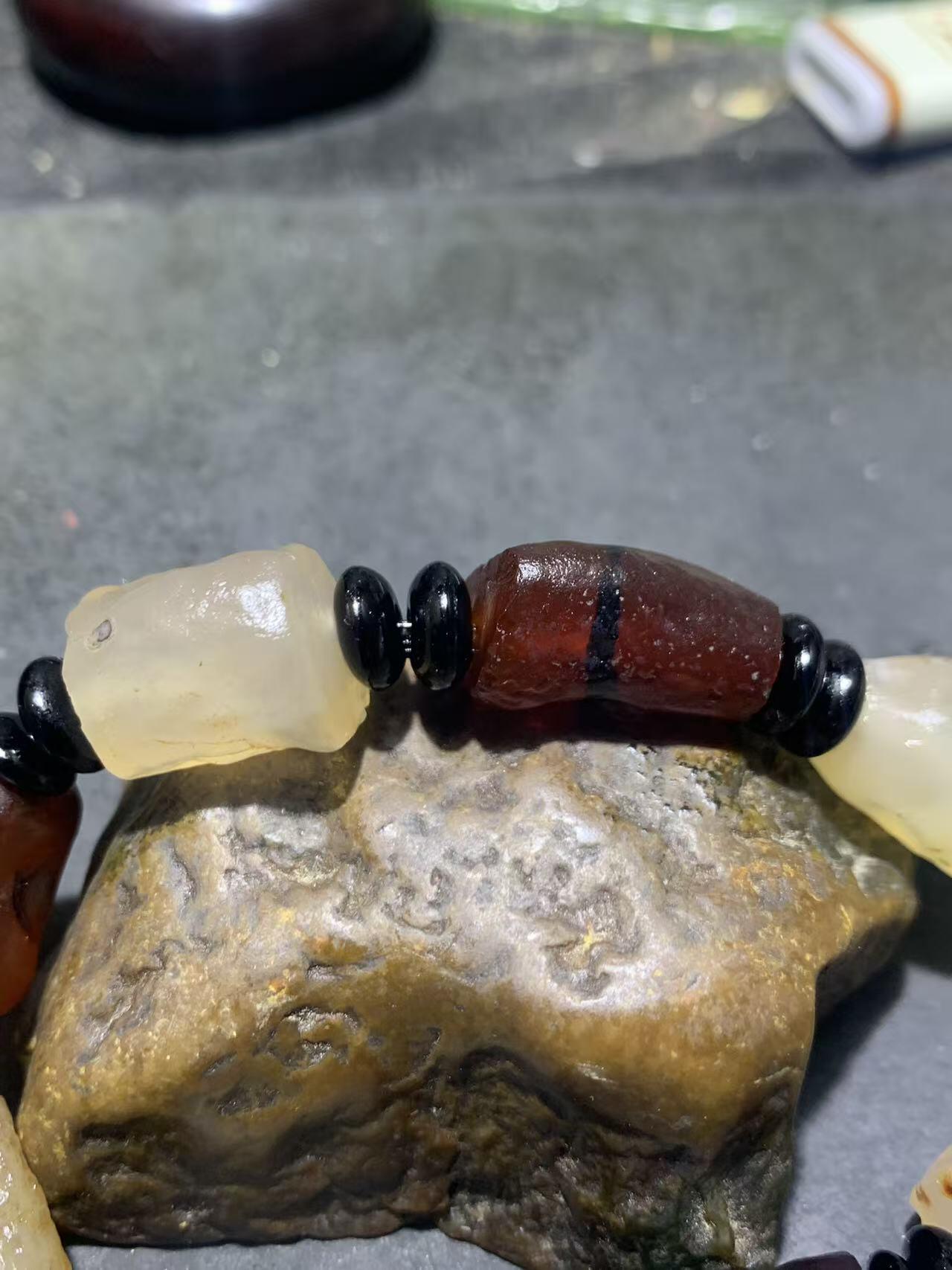 精美戈壁天然管状玛瑙原石手串一条，