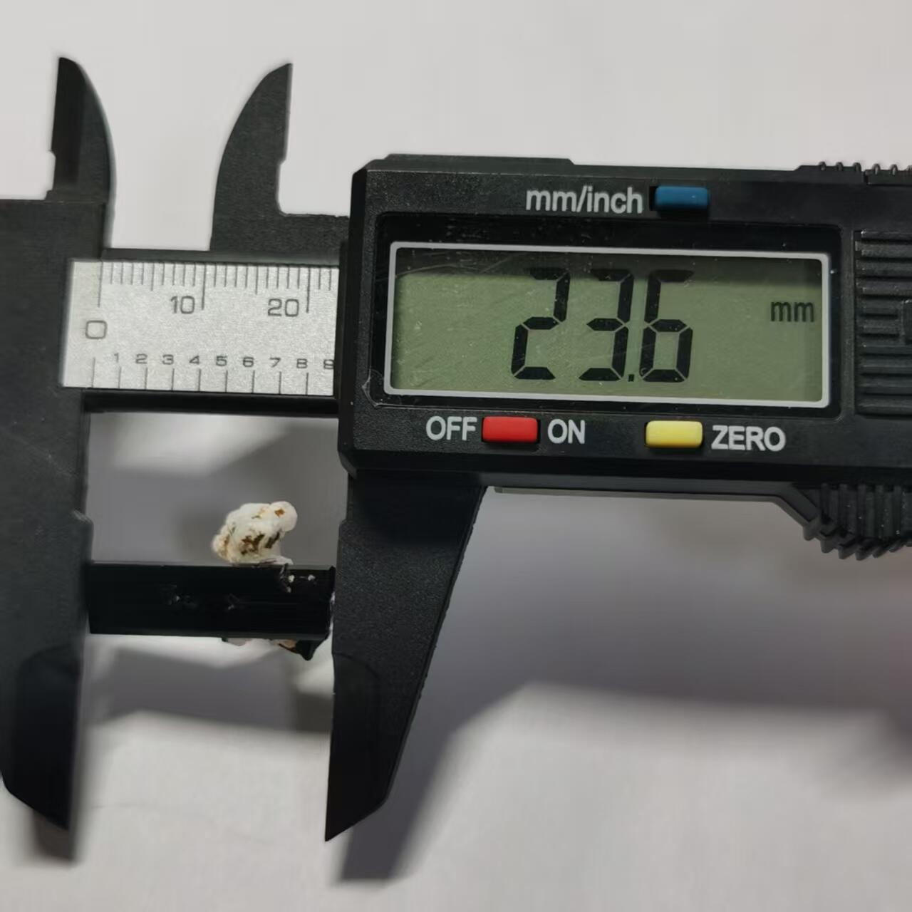 七河·世界钱币杂件水晶矿标小拍（总第30期） 藏家出品X653 巴基斯坦黑碧玺矿物标本 盒子矿 本件拍品由合作藏家邮寄，库存编号168-9.