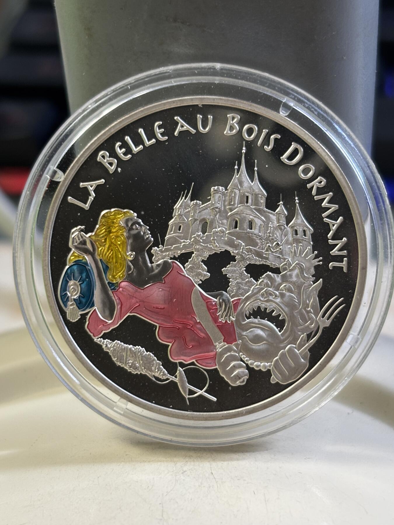 第184期拍卖 法国2003年童话系列匹诺曹彩色纪念银币2，900银，22.2克银价277