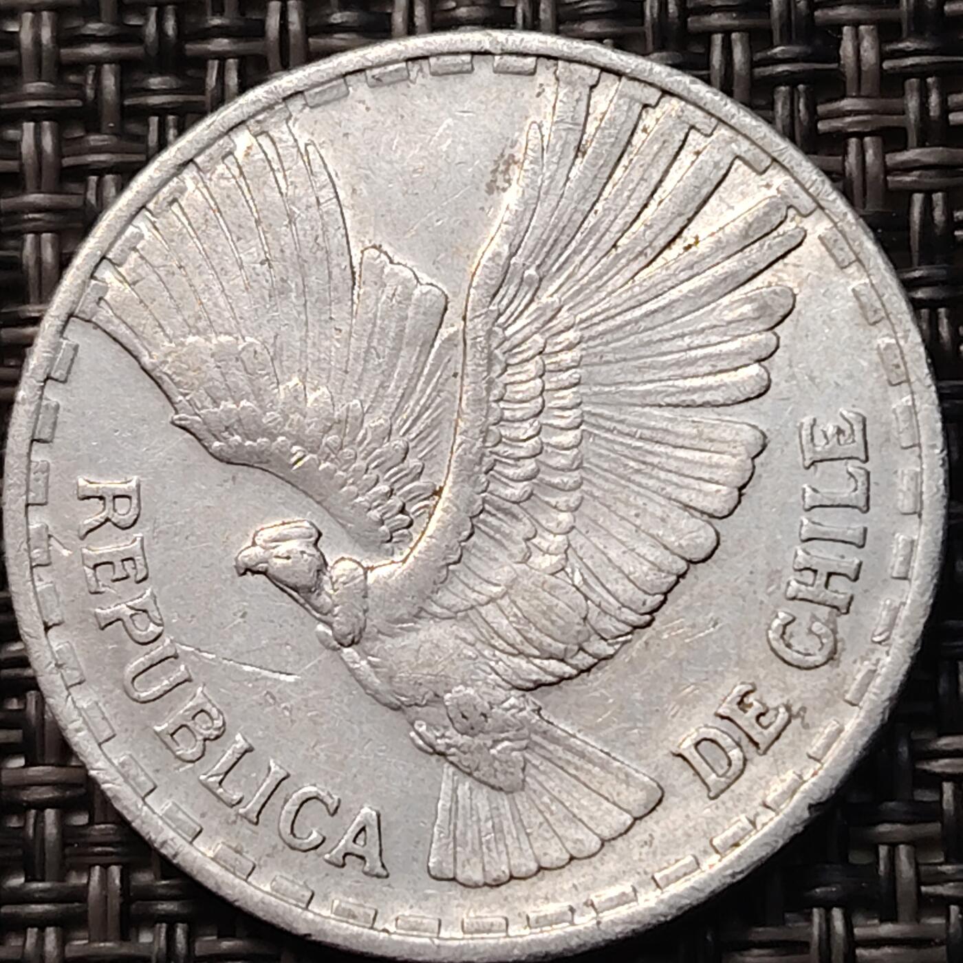 布加迪🐬～世界钱币(上海)🌾第 263 期 /  各国套币和散币 智利🇨🇱 1961年 1分铝币 大直径