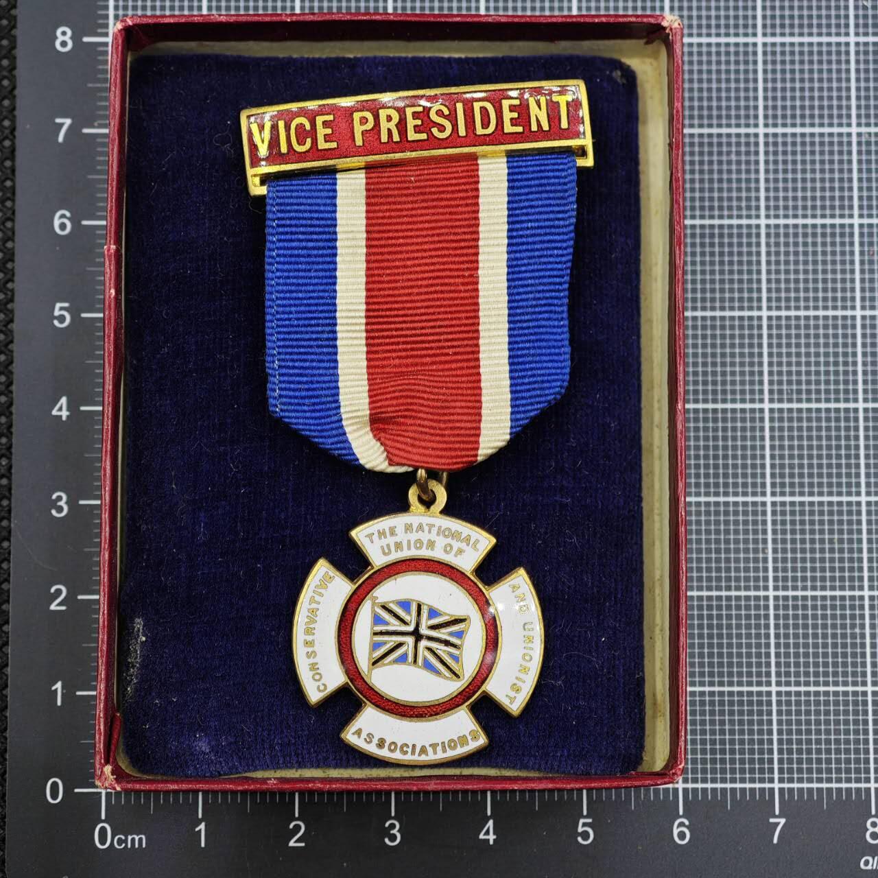 【淘币小摊】限时拍第八百二十三拍  纪念章场  满百包邮可预留两周  周一统一发货   英国保守党徽章