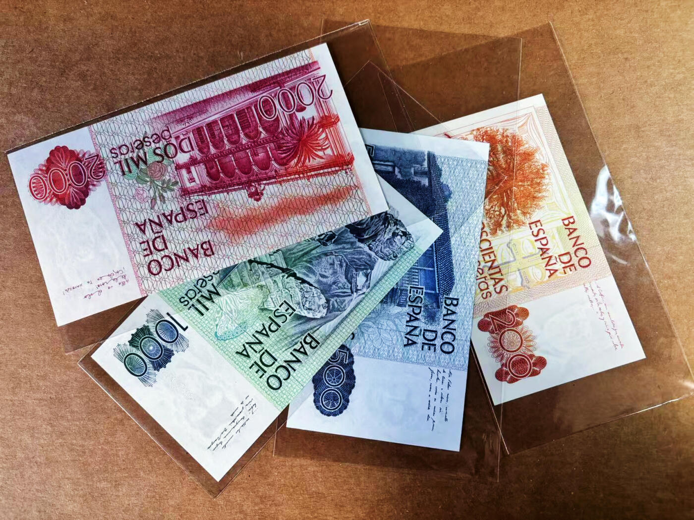 【Blue Auction】世界纸币精拍第759期——18级TOP拍卖/信誉/品质/专业/高效💫 【一组4张】西班牙 200-2000比塞塔 全新UNC