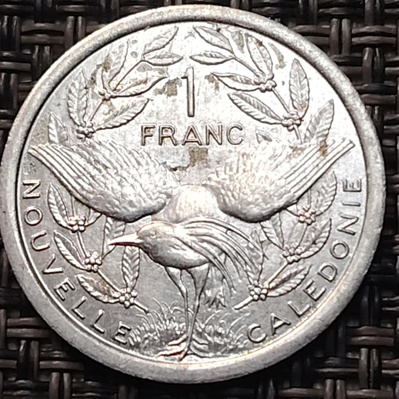 布加迪🐬～世界钱币(上海)🌾第 263 期 /  各国套币和散币 新克里多尼亚 1996年 1法郎铝币