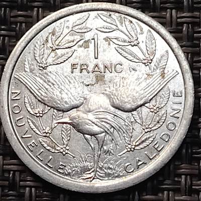 布加迪🐬～世界钱币(上海)🌾第 263 期 /  各国套币和散币 - 新克里多尼亚 1996年 1法郎铝币