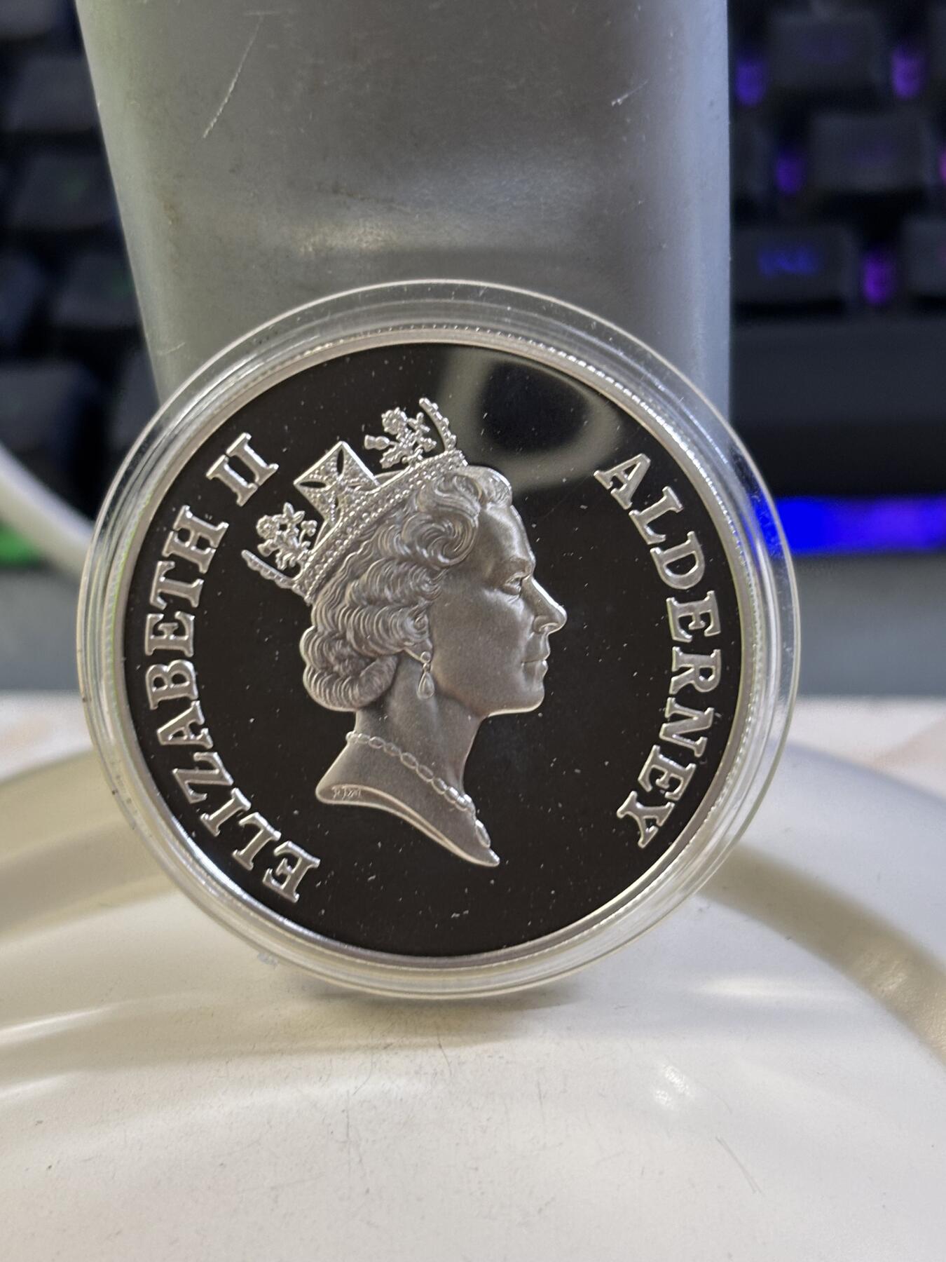 第184期拍卖 奥尔德尼2000-2001年千禧年系列灯塔精制纪念银币，925银，28.28克银价363，发行20000枚