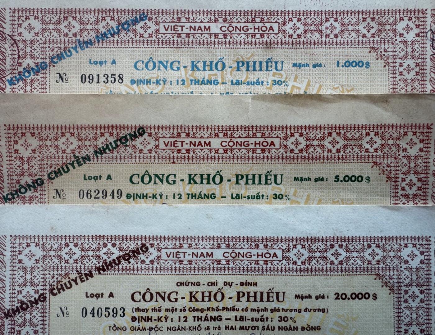 2025第25场（总第225期）：精品测试钞、塑料钞、纪念券、外钞综合场 越南1974年1000、5000、20000盾国家建设债券一组三枚（无折有黄斑、品如图）