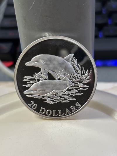 第184期拍卖 - 利比里亚2001年珍稀动物系列海豚20克精制纪念银币，20克，999银，银价290