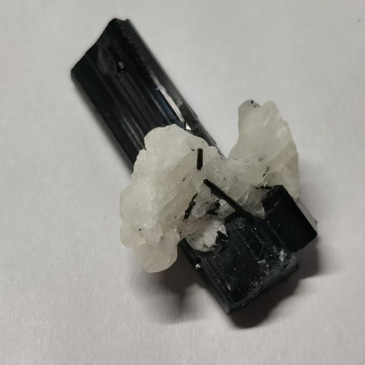 七河·世界钱币杂件水晶矿标小拍（总第30期） 藏家出品X653 巴基斯坦黑碧玺矿物标本 盒子矿 本件拍品由合作藏家邮寄，库存编号168-9.