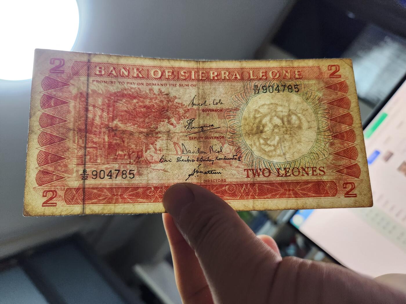 12月6号晚上8点 外国纸币自动截拍第70场 塞拉里昂1964年2利昂 首版 稀少