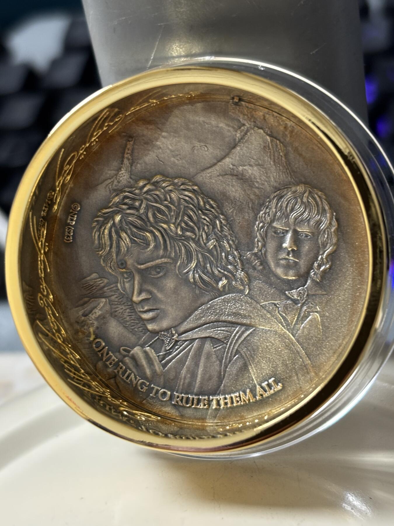 第185期拍卖  萨摩亚2023年指环王至尊魔戒3盎司仿古纪念银币。999银，发行量1499枚，有氧化