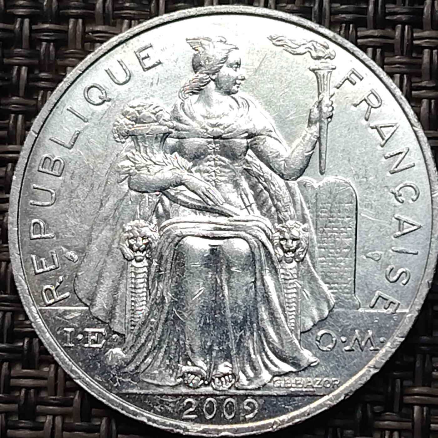 布加迪🐬～世界钱币(上海)🌾第 263 期 /  各国套币和散币 新克里多尼亚 2009年 5法郎铝币