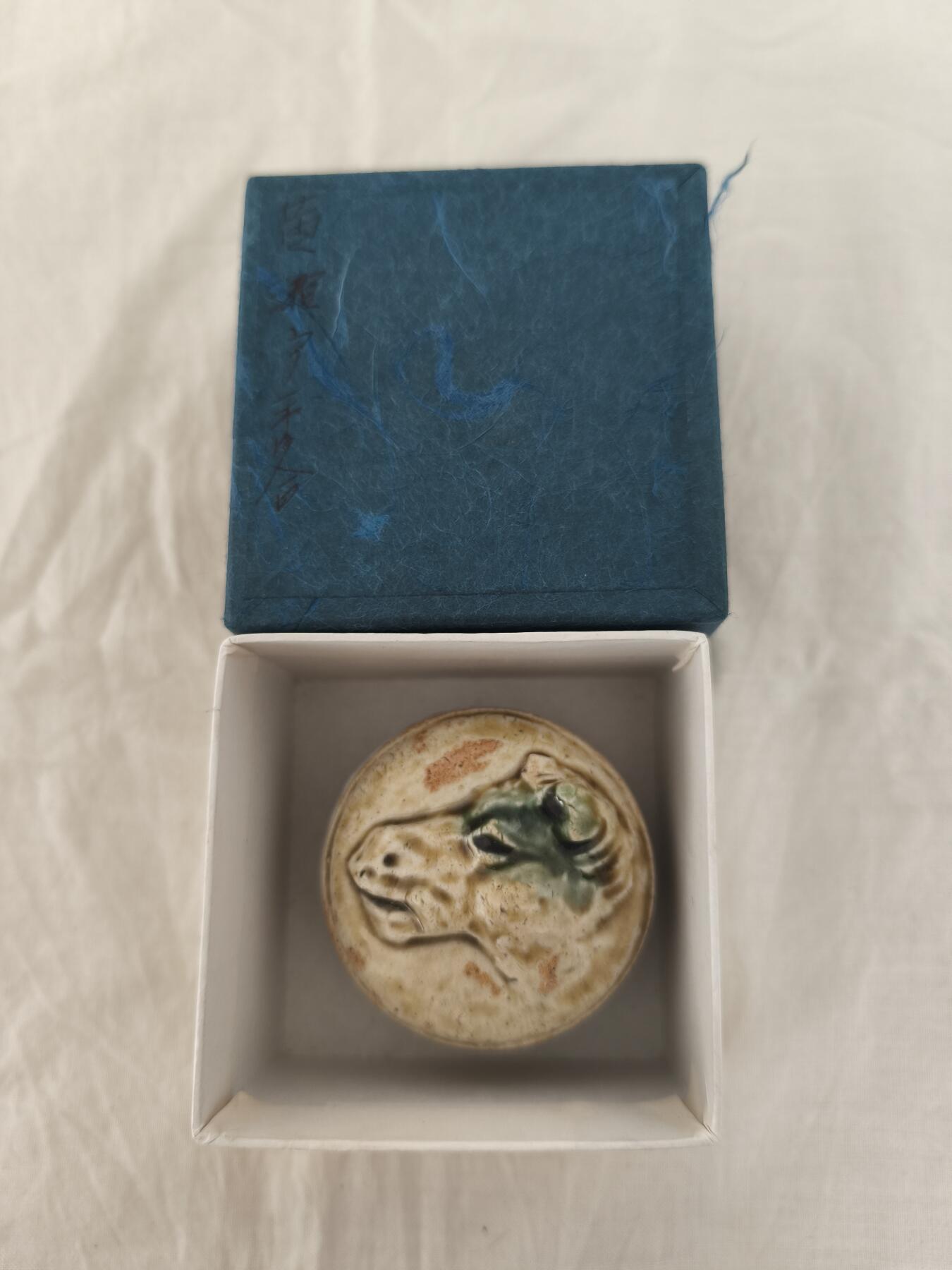 海外回流精品拍卖12.14 原盒全新生肖马香盒一只