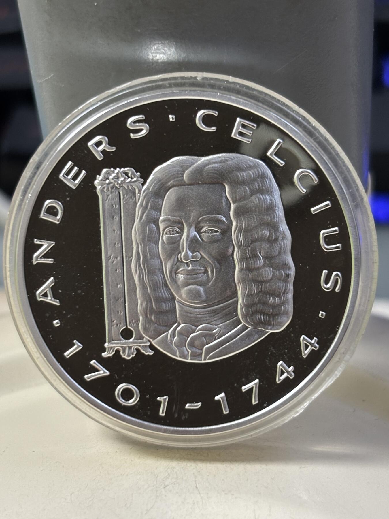 第184期拍卖 瑞典1997年人物20埃居纪念大银币，925银，27克银价346，有点小瑕疵