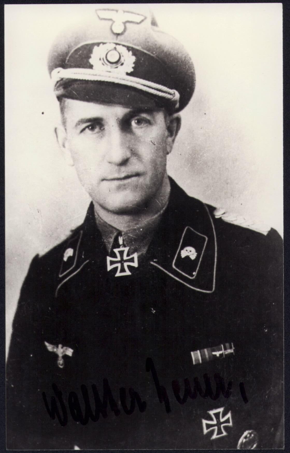 小驴勋章奖章收藏12月06日周六晚六点拍卖（珍爱和平，收藏战争，铭记历史，勿忘国耻，忠党爱国。有偿代拍，送拍规则在简介最后，参拍须阅读规则后再参拍，关系到运费包装发货时效真假辨别等关键信息，拍卖时不再发原图，看大图店主微信码在拍卖店铺介绍里） 装甲指挥官Walther Neuer 战后正反面双亲签