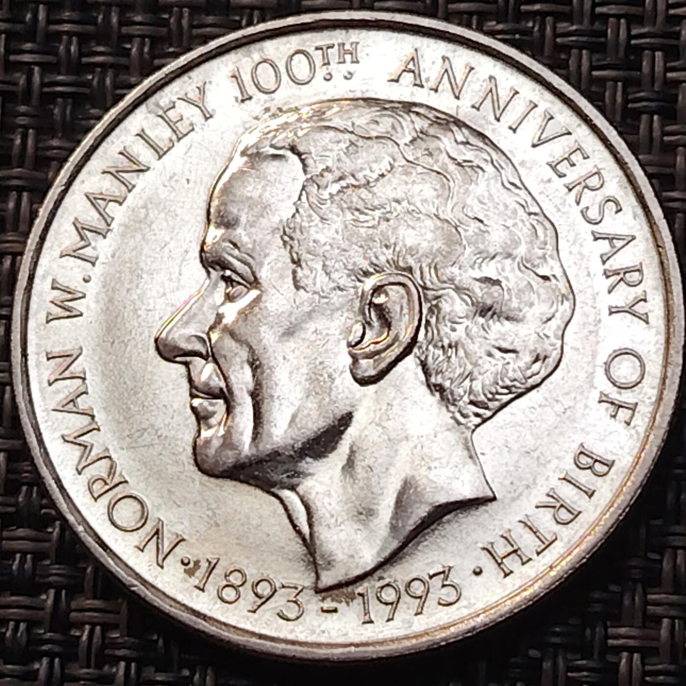 布加迪🐬～世界钱币(上海)🌾第 263 期 /  各国套币和散币 牙买加🇯🇲 1993年 5元 曼利总理百岁生日精致纪念币 36mm