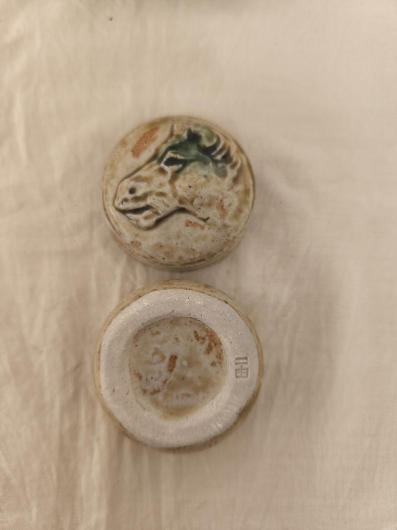 海外回流精品拍卖12.14 原盒全新生肖马香盒一只