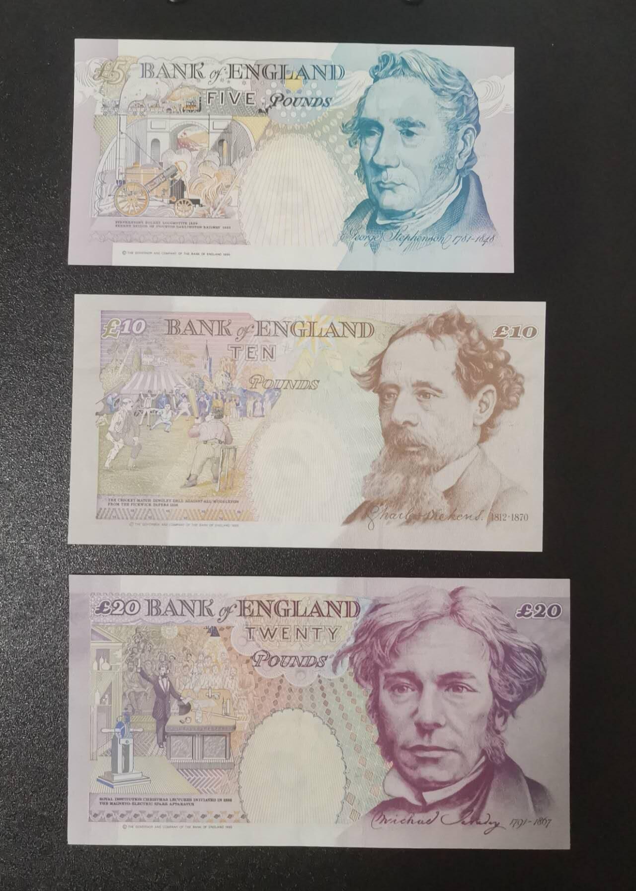 《艾美收藏》第223期-12.7周日外币畅拍 (3张纪念冠全同)英国E序列初版少见BE98纪念冠全同百位302号UNC 部分面值极轻微荧光 Kentfield签名 带认证证书