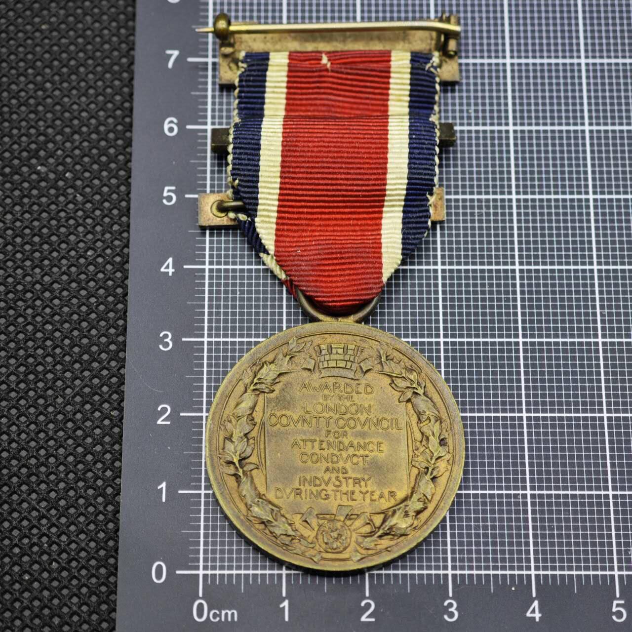 【淘币小摊】限时拍第八百二十三拍  纪念章场  满百包邮可预留两周  周一统一发货   英国1912年乔治六世出勤优异奖章