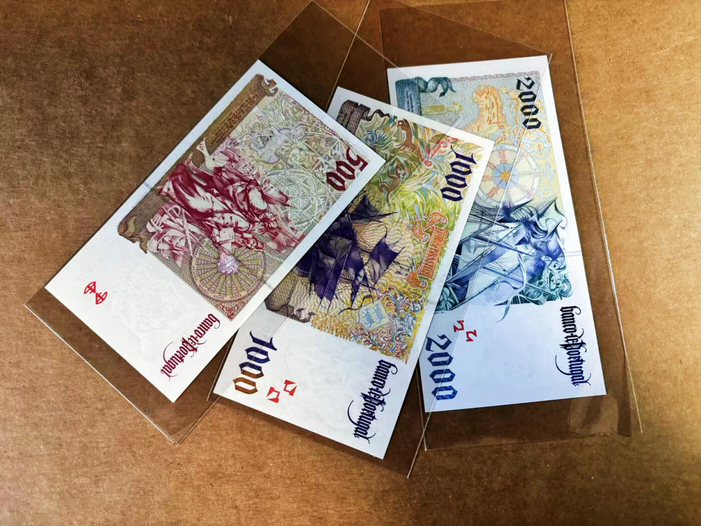 【Blue Auction】世界纸币精拍第759期——18级TOP拍卖/信誉/品质/专业/高效💫 【一组3张 含倒置号】葡萄牙 1997-2000年500-2000埃斯库多 全新UNC