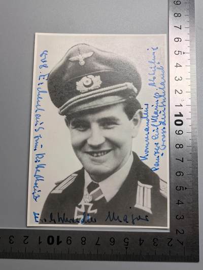 小驴勋章奖章收藏12月06日周六晚六点拍卖（珍爱和平，收藏战争，铭记历史，勿忘国耻，忠党爱国。有偿代拍，送拍规则在简介最后，参拍须阅读规则后再参拍，关系到运费包装发货时效真假辨别等关键信息，拍卖时不再发原图，看大图店主微信码在拍卖店铺介绍里） - 王牌大德师橡叶骑铁Erich Schroedter战后爱克发水印相纸亲签。