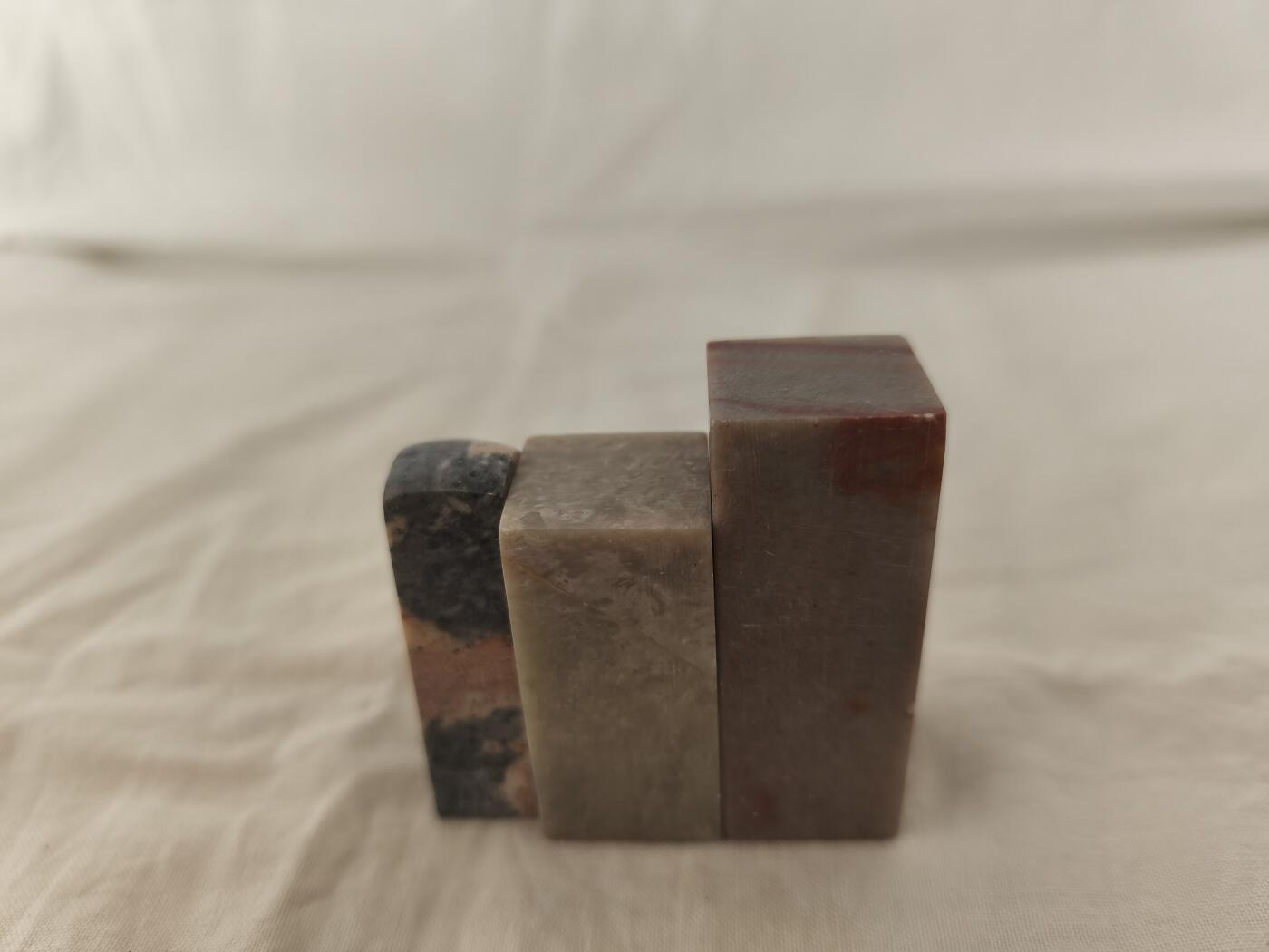 海外回流精品拍卖12.14 全新未使用章料三块