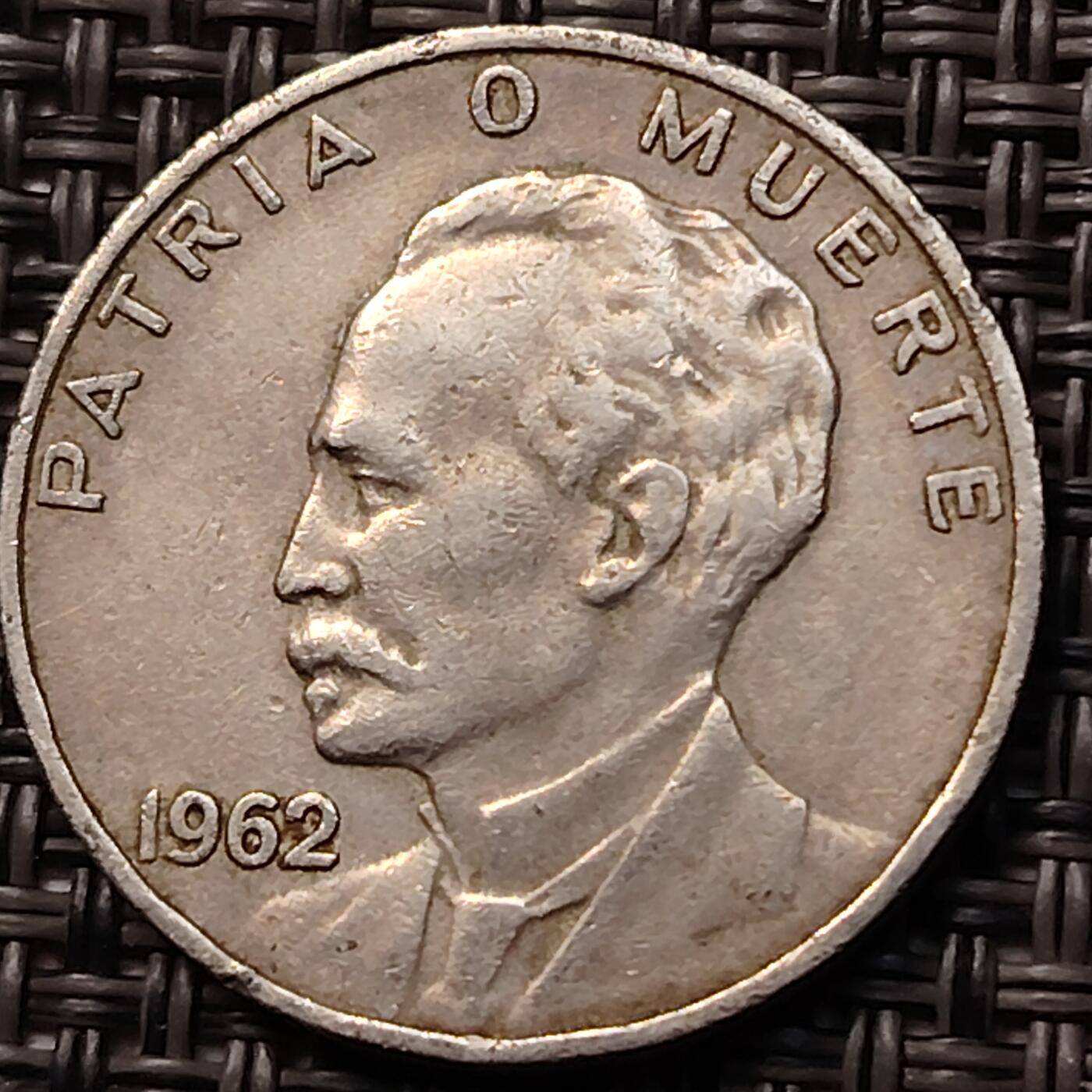 布加迪🐬～世界钱币(上海)🌾第 263 期 /  各国套币和散币 古巴🇨🇺 1962年 20分 民主英雄何塞.马蒂头像