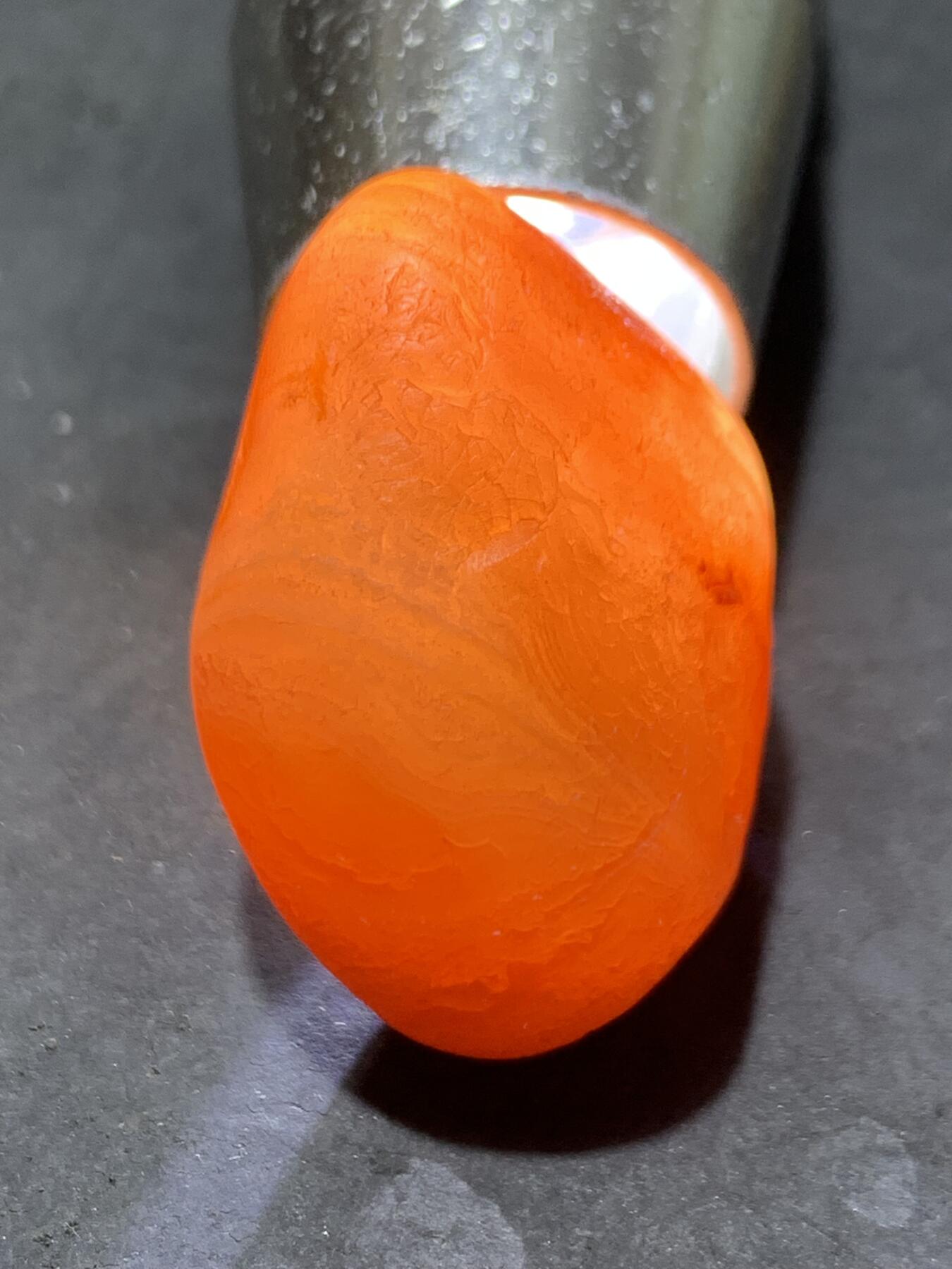 精美水冲籽红白川料南红玛瑙原石一颗，