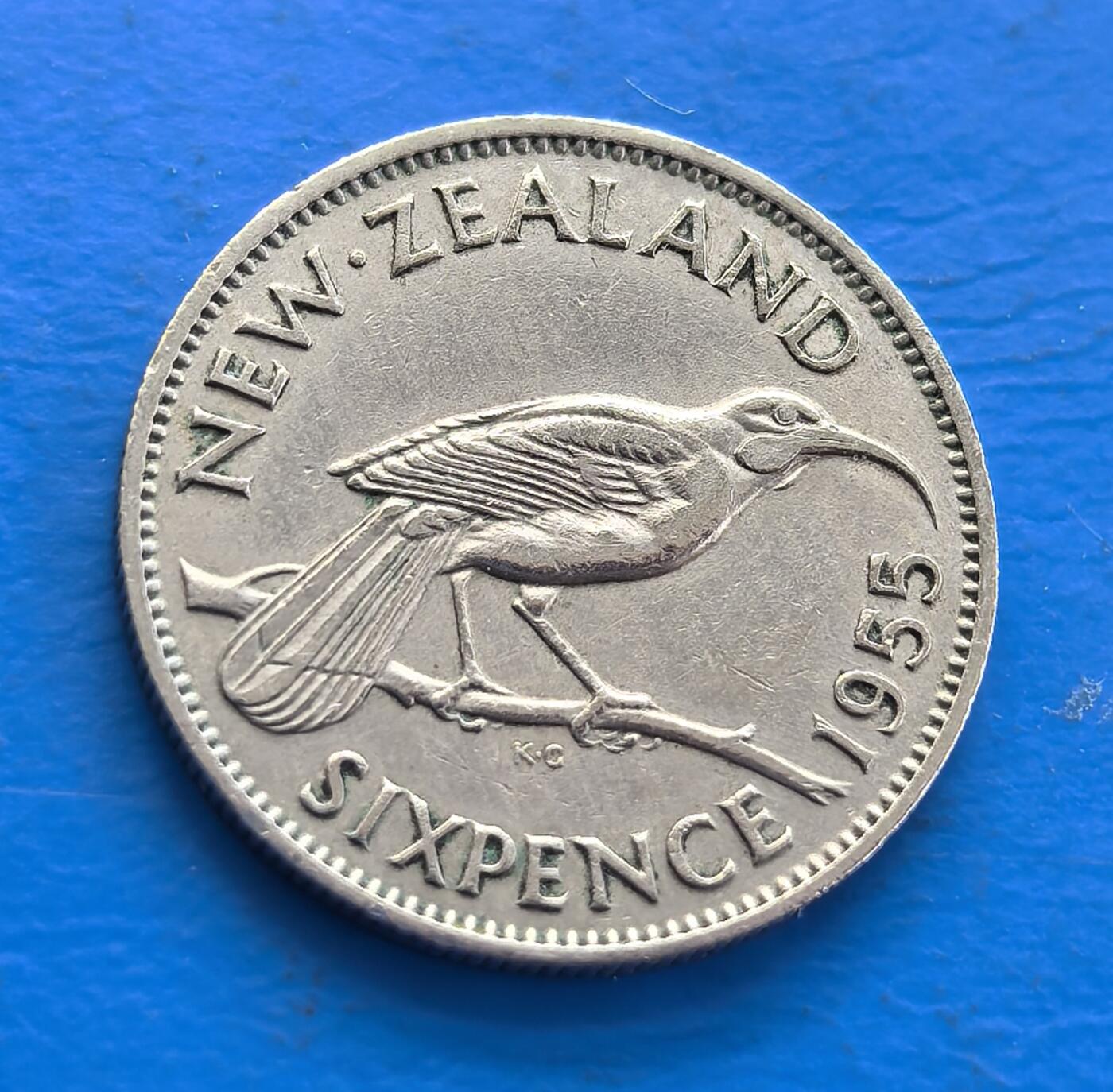 外国优质老铜币银币持续添加中，周六九点倒数截拍，满百包邮，可寄存半年，喜欢朋友微信扫描二维码可直接参拍 新西兰1955年6便士
