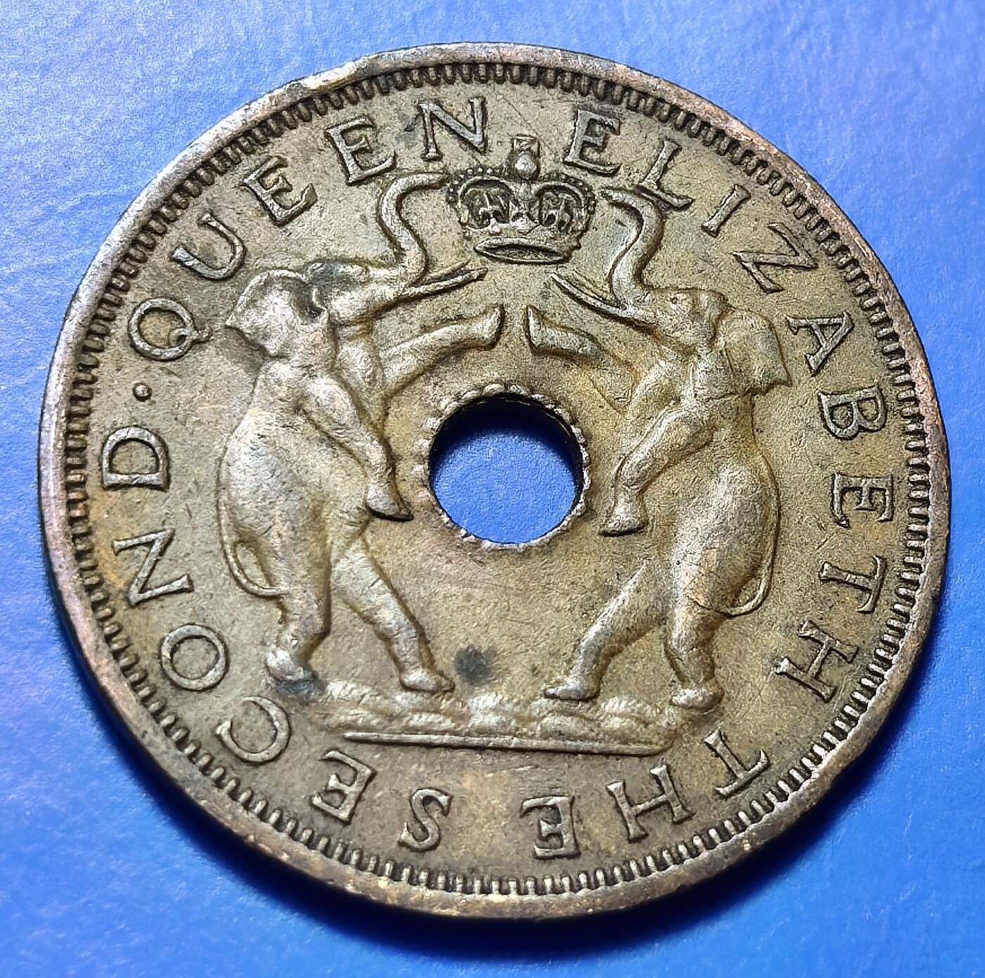 外国优质老铜币银币持续添加中，周六九点倒数截拍，满百包邮，可寄存半年，喜欢朋友微信扫描二维码可直接参拍 罗德西亚双象1962年 1便士