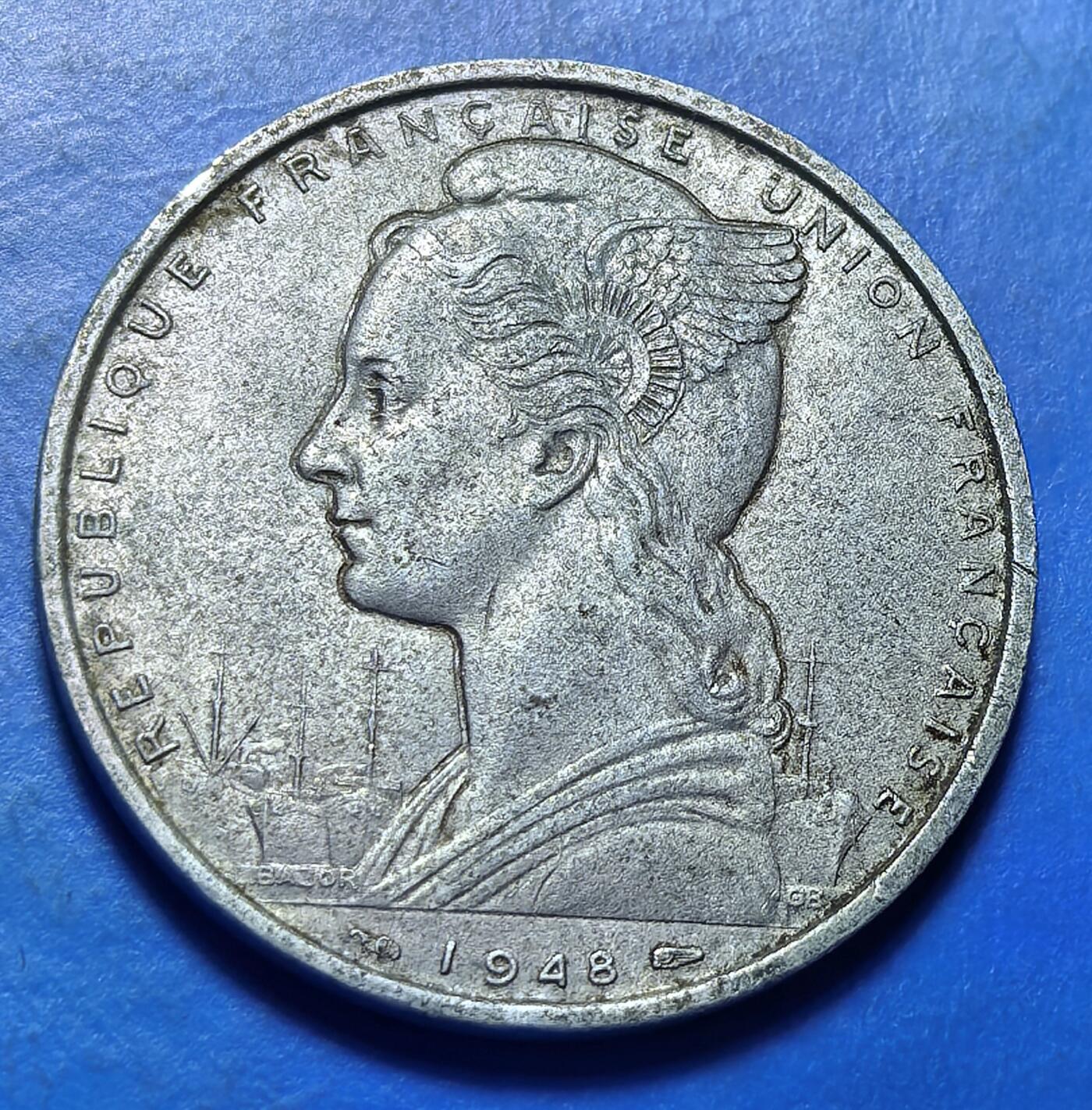 外国优质老铜币银币持续添加中，周六九点倒数截拍，满百包邮，可寄存半年，喜欢朋友微信扫描二维码可直接参拍