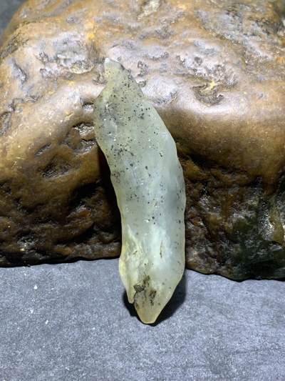 新疆戈壁料风化纹和田玉青白飘青花小原石一颗 - 新疆戈壁料风化纹和田玉青白飘青花小原石一颗