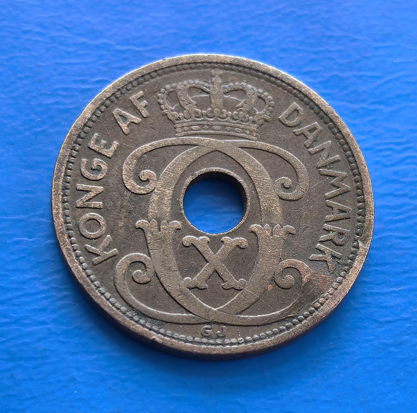 外国优质老铜币银币持续添加中，周六九点倒数截拍，满百包邮，可寄存半年，喜欢朋友微信扫描二维码可直接参拍 丹麦1927年2欧尔边有压印