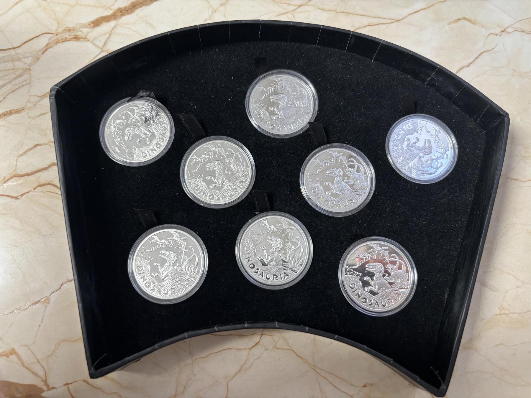 第185期拍卖 波兰2009年恐龙精制纪念银章8枚套原盒证，华沙造币厂 925银，14.14g*8 发行量15000套