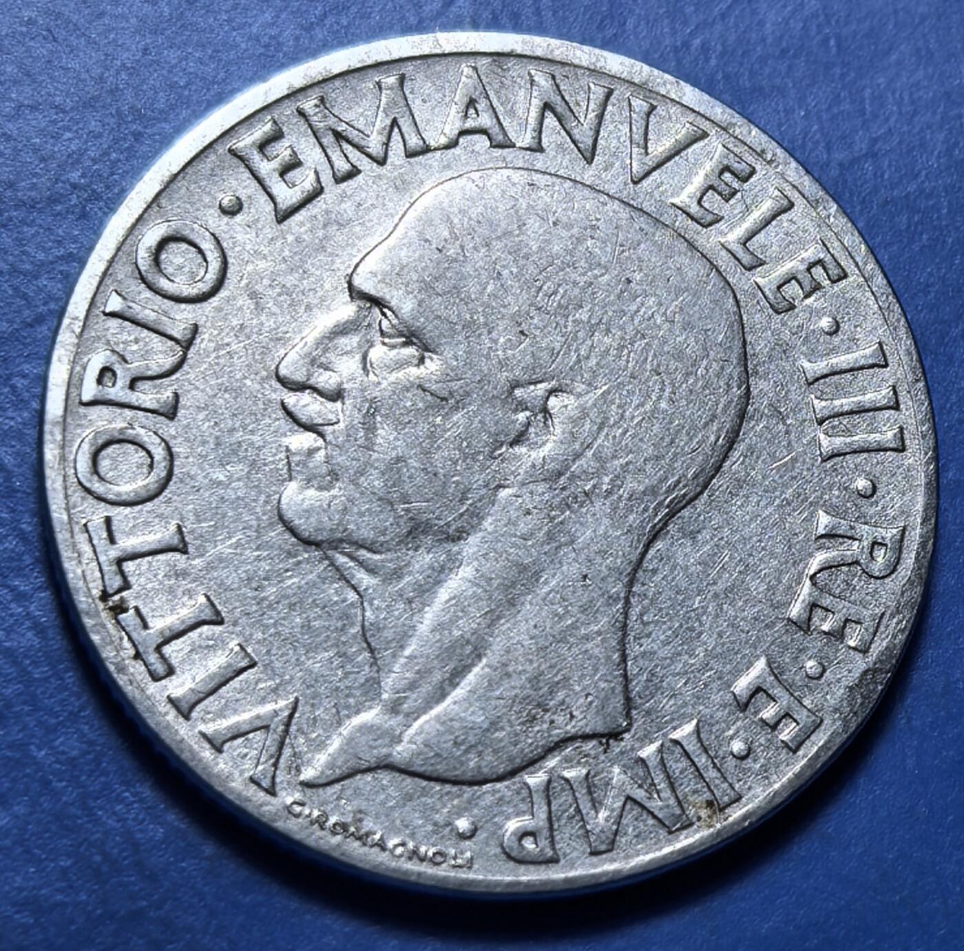 外国优质老铜币银币持续添加中，周六九点倒数截拍，满百包邮，可寄存半年，喜欢朋友微信扫描二维码可直接参拍 意大利1940年1里拉