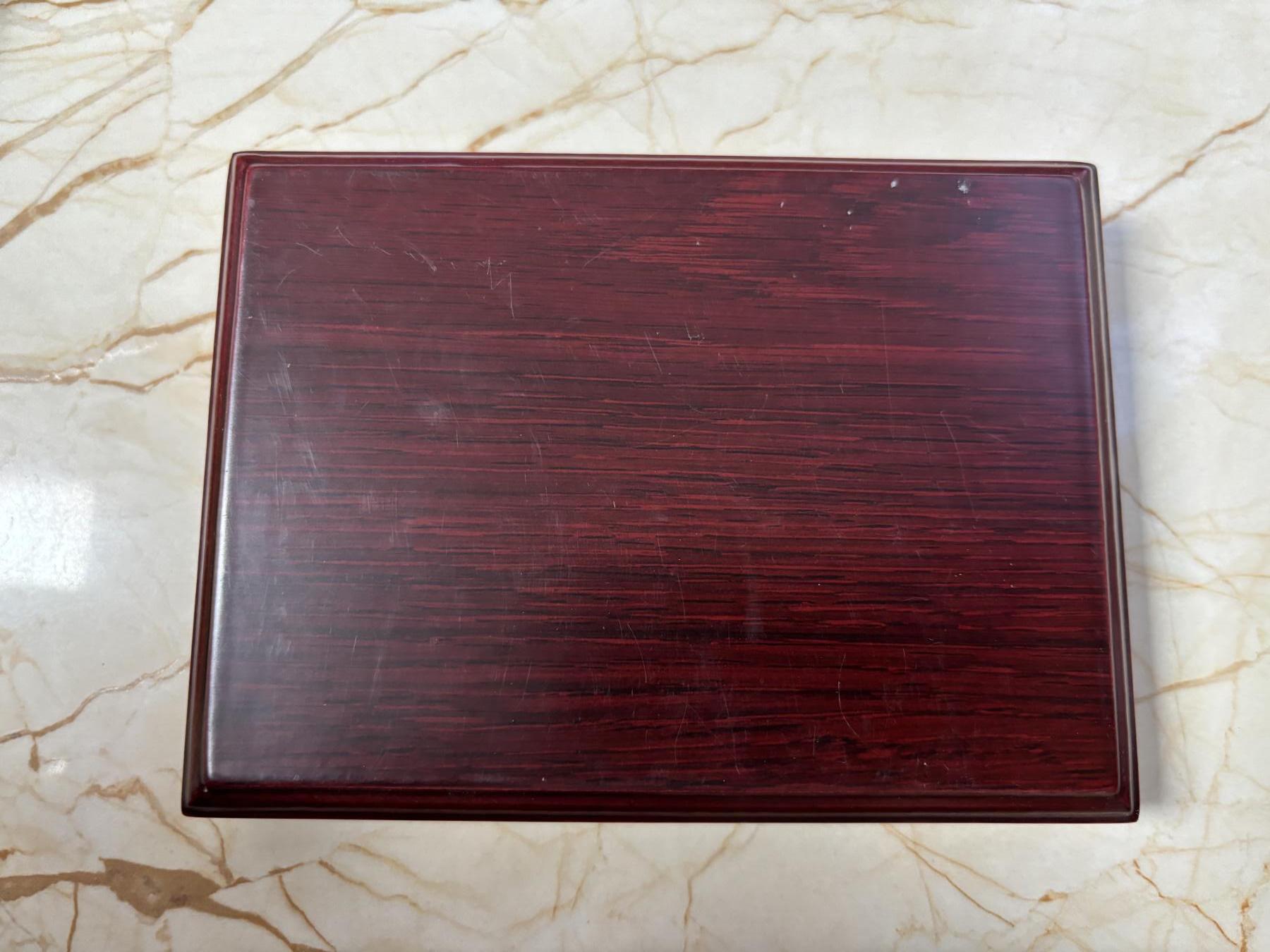 第185期拍卖 刚果加纳2001年古代太阳神马车凹凸银币两枚，999银，31.1克*2，发行15000枚