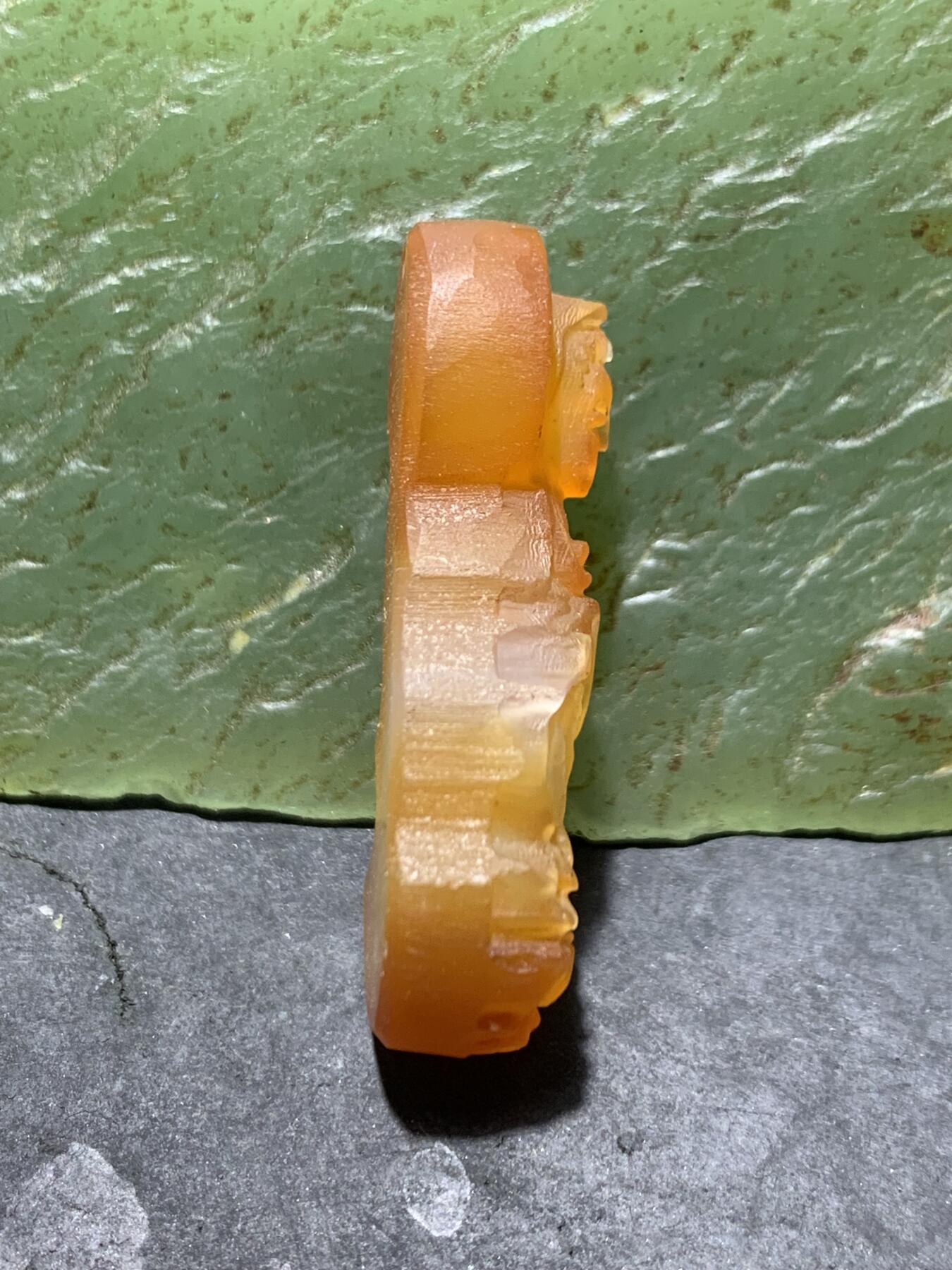 精美亚光高玉化糖料玛瑙雕刻观音菩萨吊坠一个，