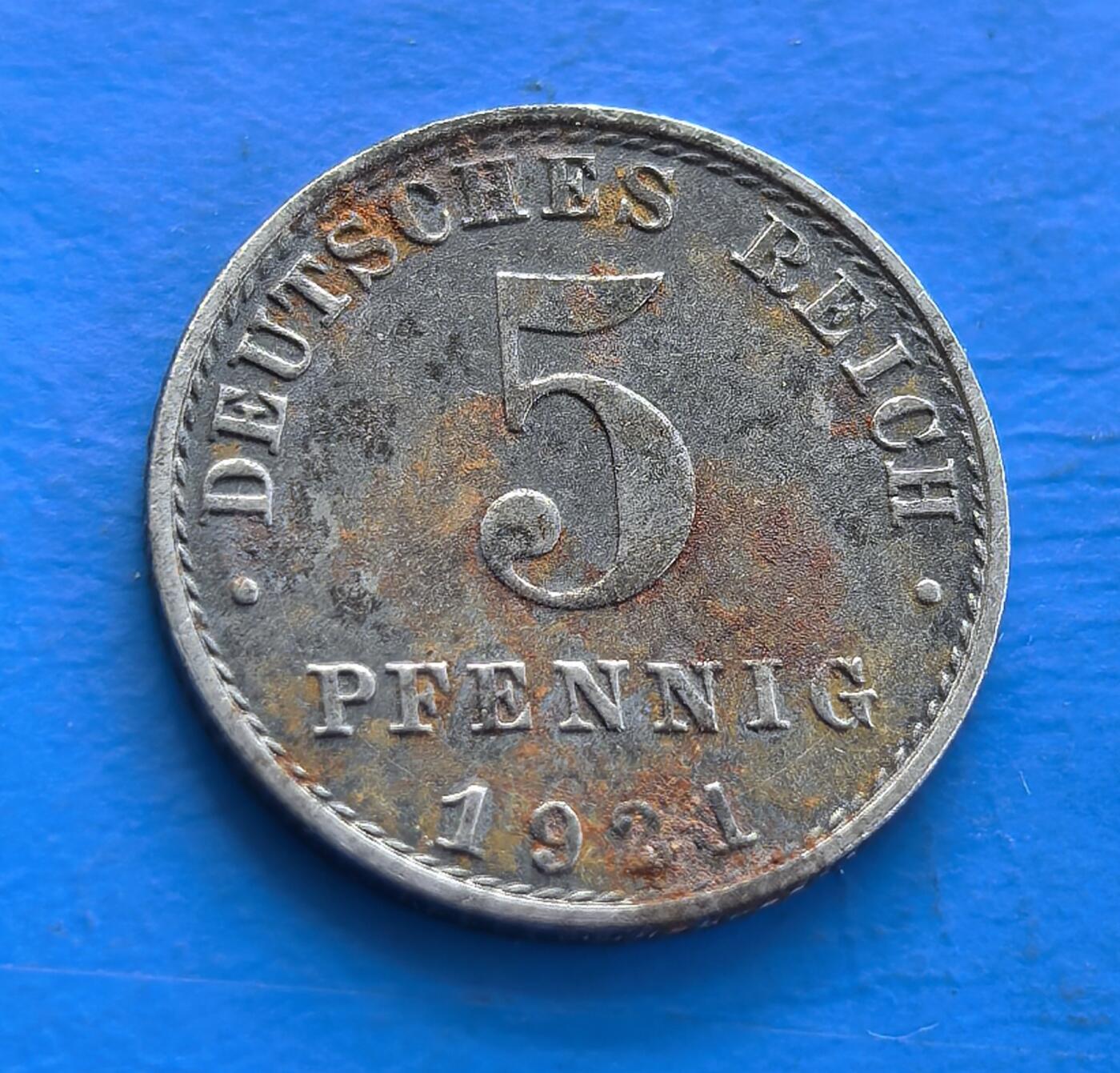 外国优质老铜币银币持续添加中，周六九点倒数截拍，满百包邮，可寄存半年，喜欢朋友微信扫描二维码可直接参拍