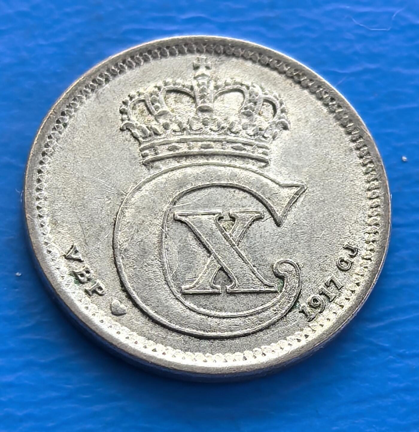 外国优质老铜币银币持续添加中，周六九点倒数截拍，满百包邮，可寄存半年，喜欢朋友微信扫描二维码可直接参拍 少见版本丹麦1917年10欧尔银币