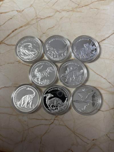 第185期拍卖 - 波兰2009年恐龙精制纪念银章8枚套原盒证，华沙造币厂 925银，14.14g*8 发行量15000套