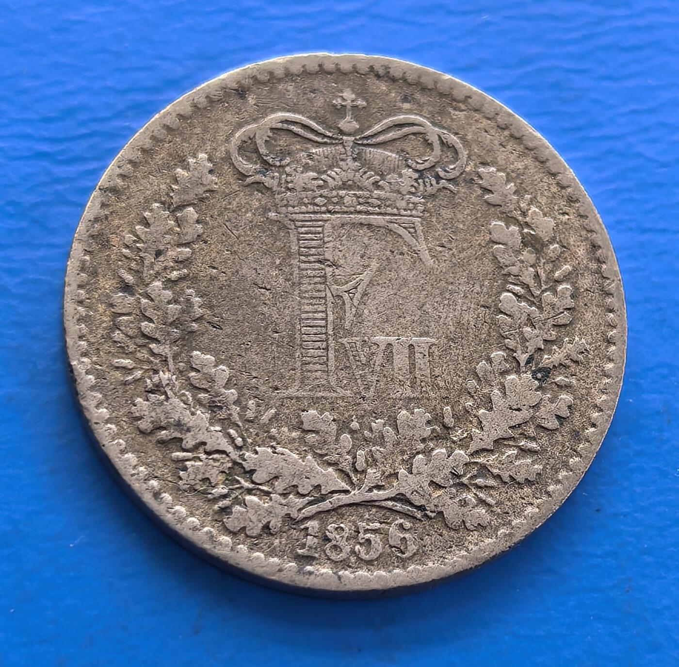 外国优质老铜币银币持续添加中，周六九点倒数截拍，满百包邮，可寄存半年，喜欢朋友微信扫描二维码可直接参拍