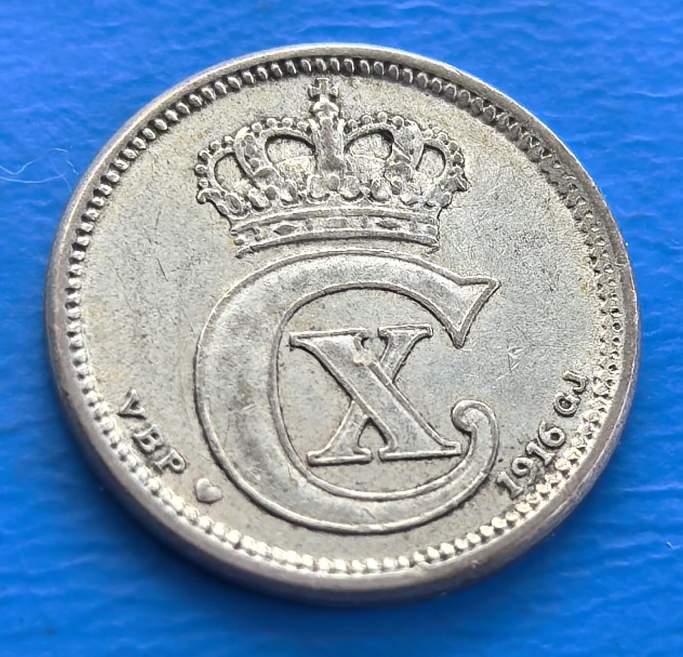 外国优质老铜币银币持续添加中，周六九点倒数截拍，满百包邮，可寄存半年，喜欢朋友微信扫描二维码可直接参拍 少见版本丹麦1916年10欧尔银币