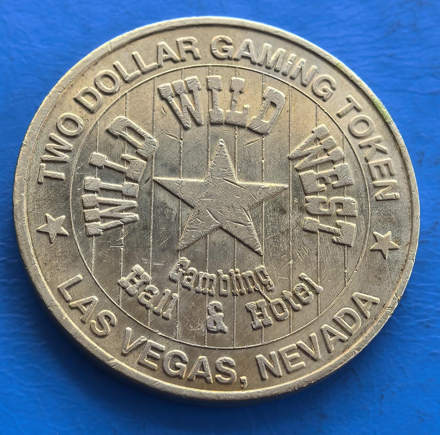 外国优质老铜币银币持续添加中，周六九点倒数截拍，满百包邮，可寄存半年，喜欢朋友微信扫描二维码可直接参拍 美国拉斯维加斯酒店2元代用币