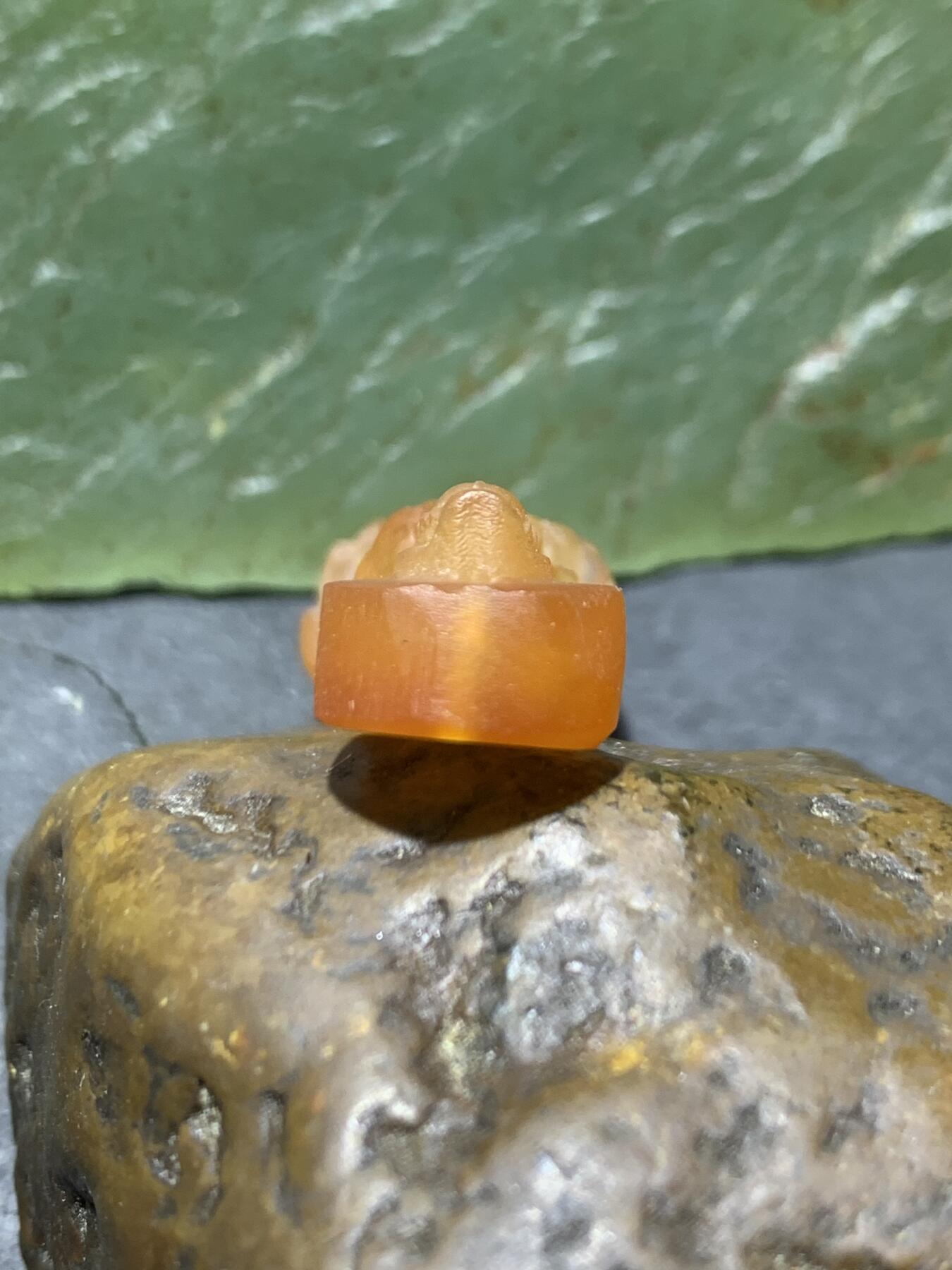 精美亚光高玉化糖料玛瑙雕刻观音菩萨吊坠一个，