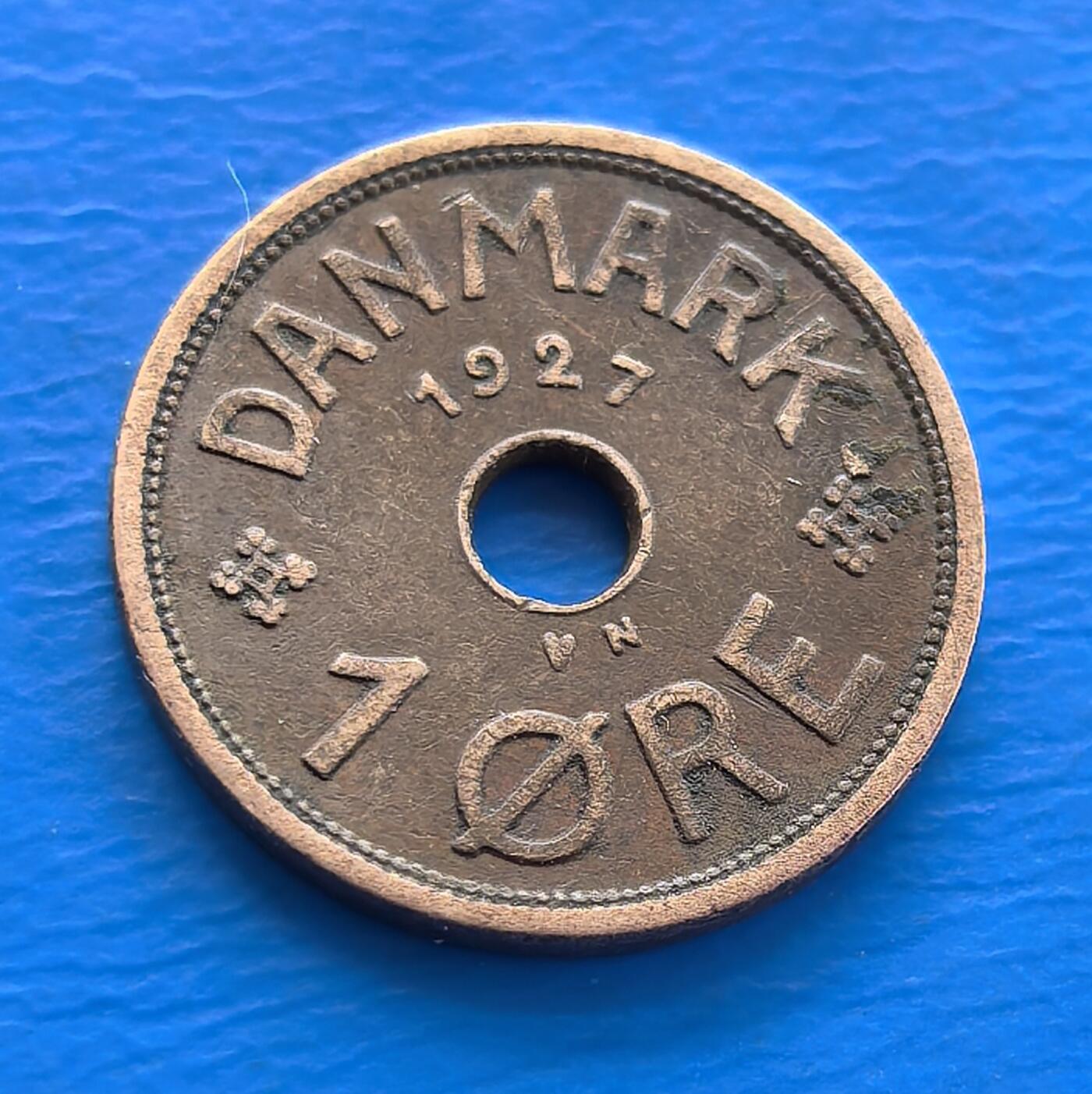 外国优质老铜币银币持续添加中，周六九点倒数截拍，满百包邮，可寄存半年，喜欢朋友微信扫描二维码可直接参拍 丹麦1927年1欧尔