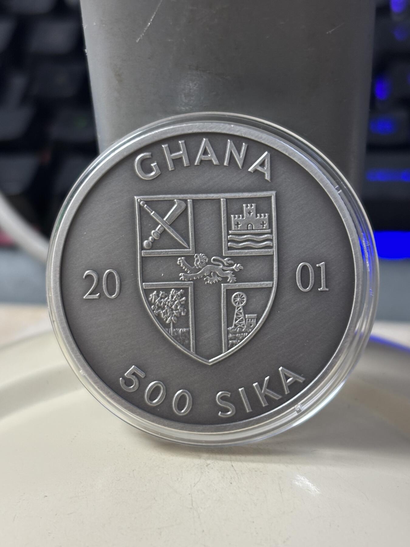 第185期拍卖 刚果加纳2001年古代太阳神马车凹凸银币两枚，999银，31.1克*2，发行15000枚