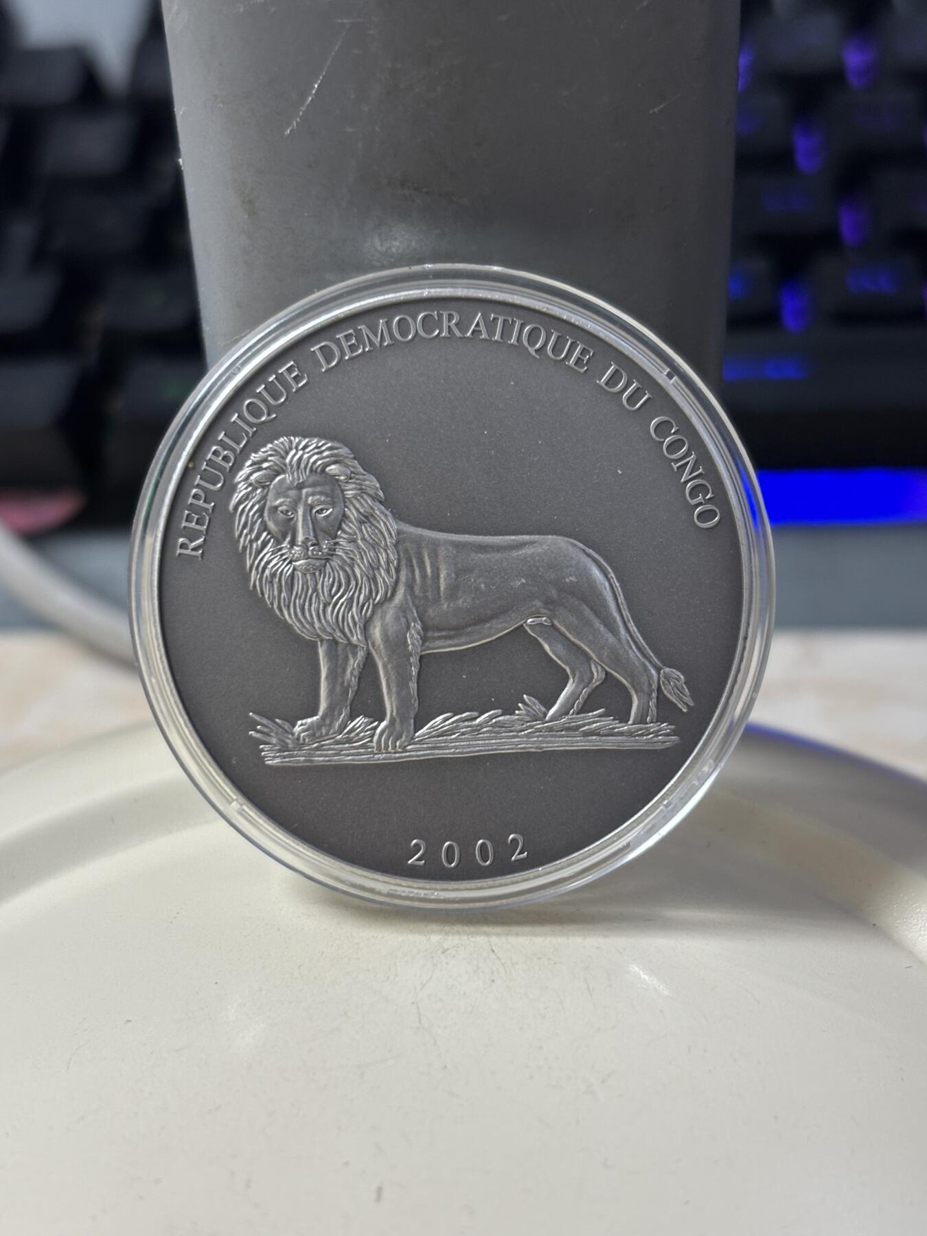 第185期拍卖 刚果加纳2002年古代奥运掷铁饼者凹凸银币带盒无证书，999银，31.1克*2，发行15000枚，