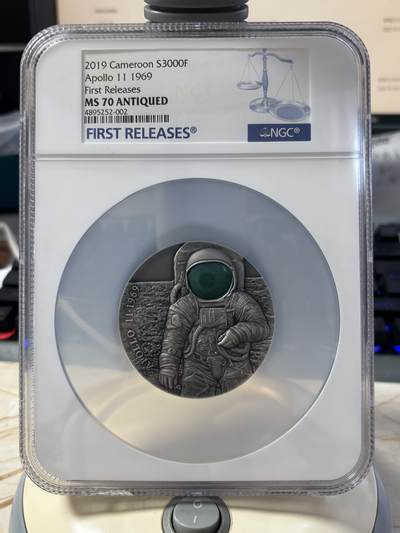 第185期拍卖 - 喀麦隆2019年阿波罗11号登月50周年3盎司仿古银币NGC-MS70首期蓝标无原盒证书,925银，93.3克，发行量500枚