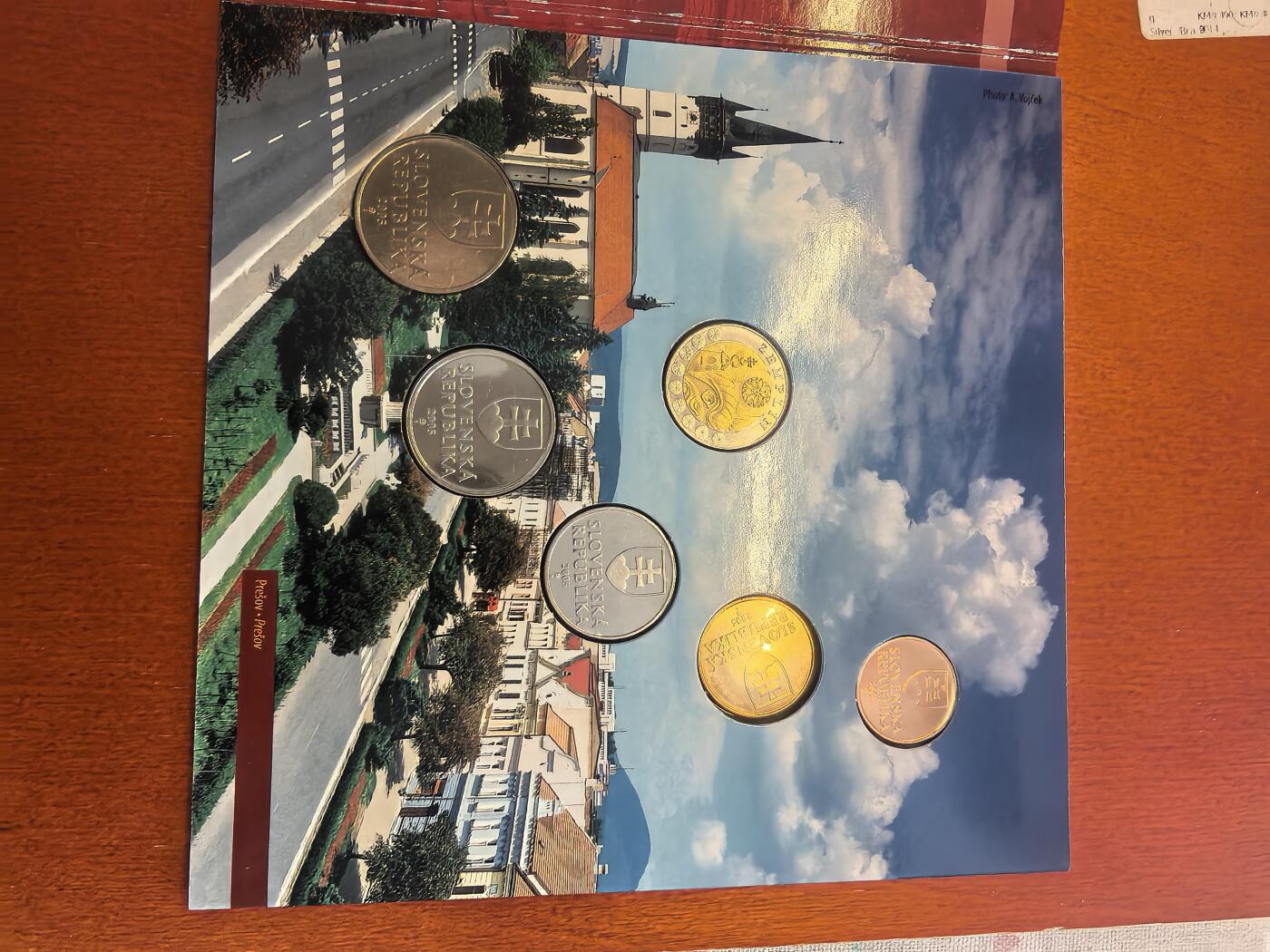 长老汇蛇年精选第八十场拍卖 2005斯洛伐克5枚套，卡装，含双色金属章1枚